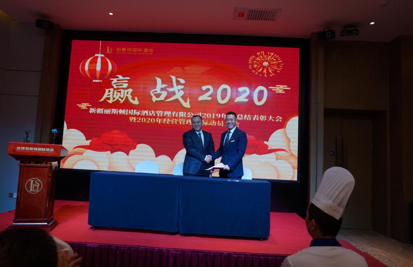 5f0a9d51d3ba6.jpg 年会4.jpg