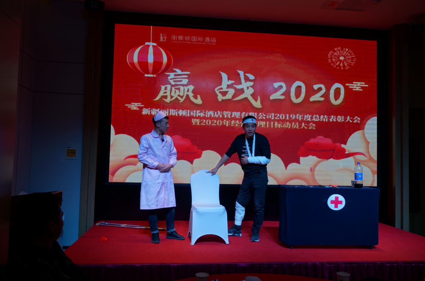 5f0aa01f37c06.jpg 年会10.jpg