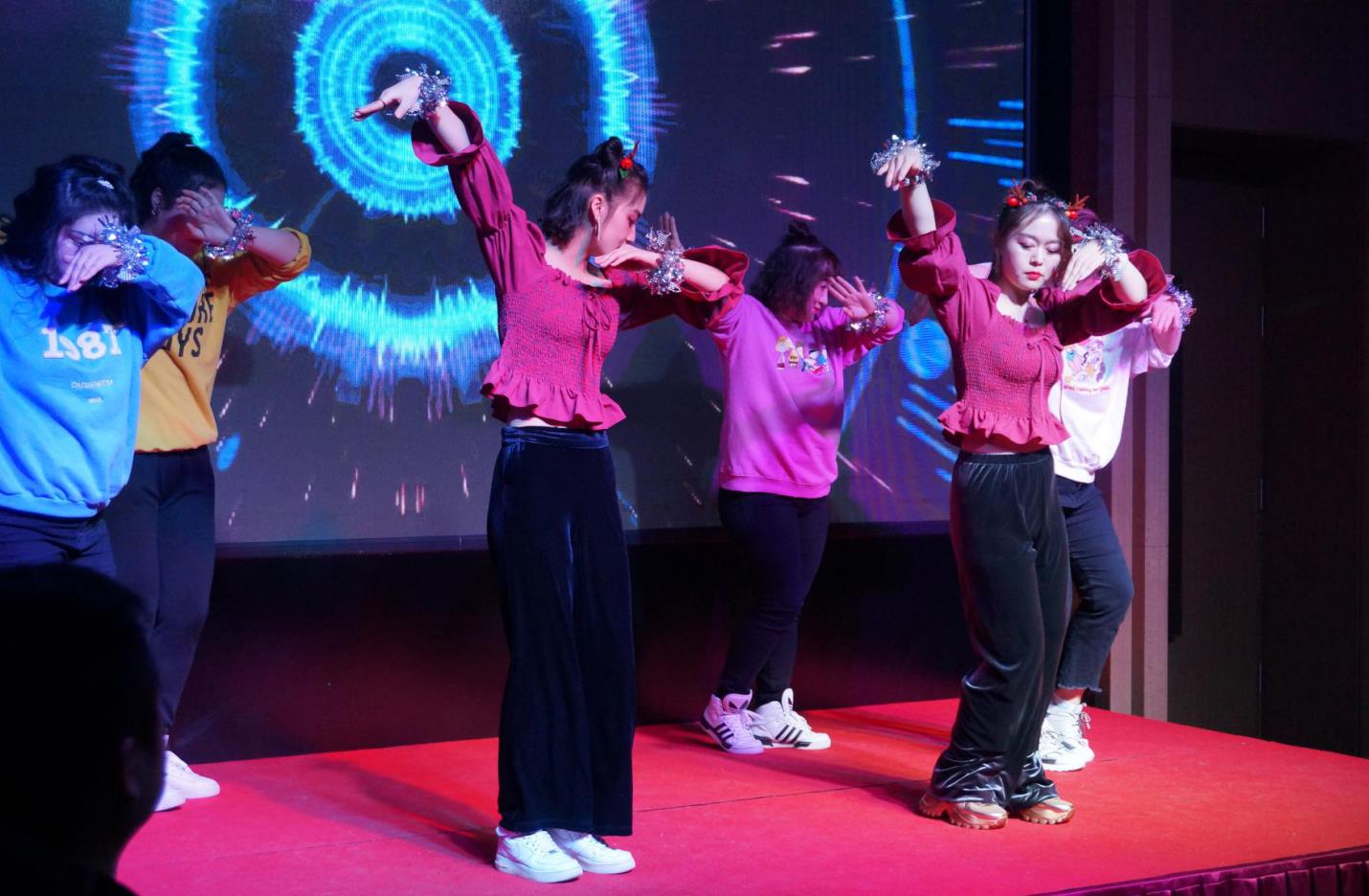 5f0aa046442bf.jpg 年会15.jpg